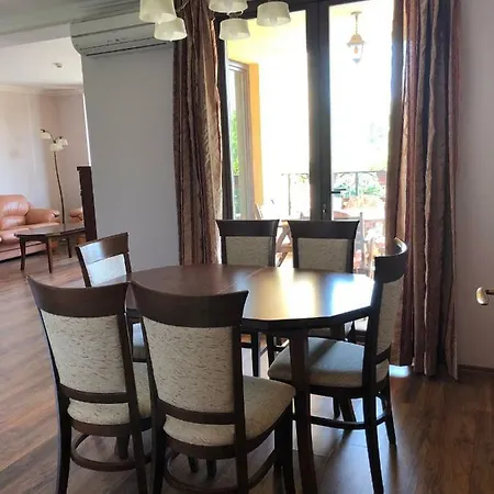 Seaside Apartment *
